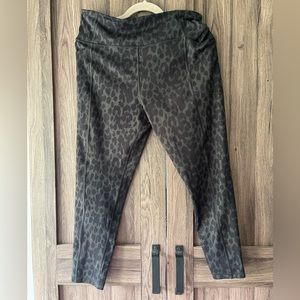 Victoria Secret Size 16 camo leggings